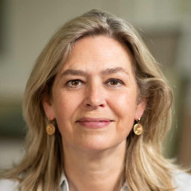 cynthia-headshot